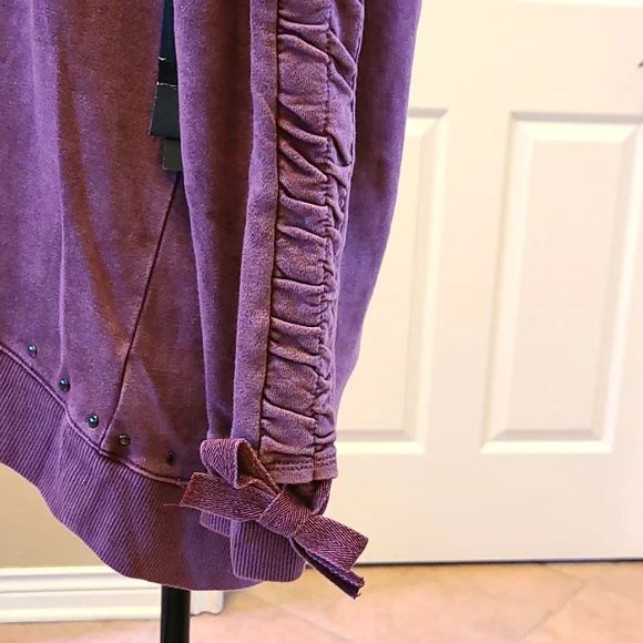 Woman's Rock & Republic Sweatshirt Size Large - Picture 4 of 8